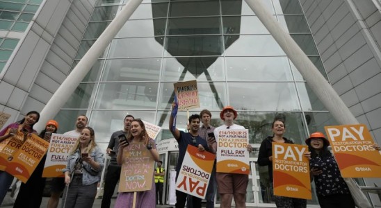 هزاران پزشک در انگلیس دوباره اعتصاب می‌کنند