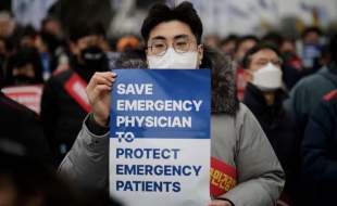 عقب‌نشینی دولت کره‌جنوبی در برابر پزشکان معترض